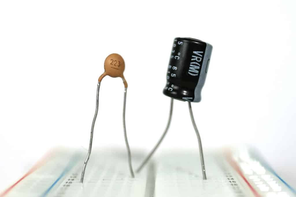 o que é um capacitor cerâmico